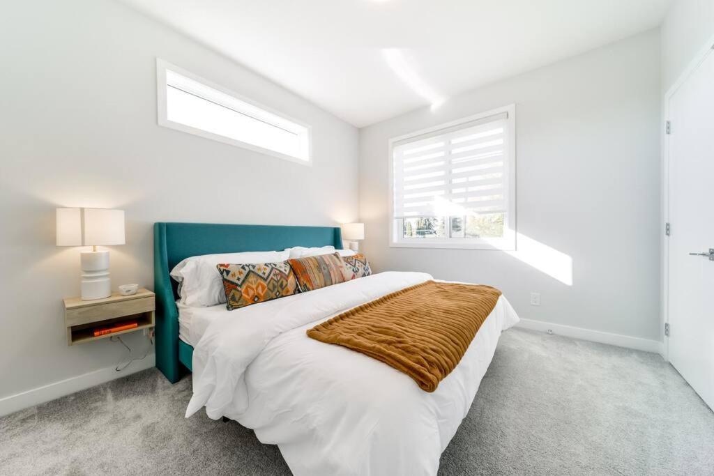 Modern Nordic Escape, 3Br Near Wem & Dt, Aircon & Fireplace, Wifi, Sleeps 6! Edmonton Exterior foto