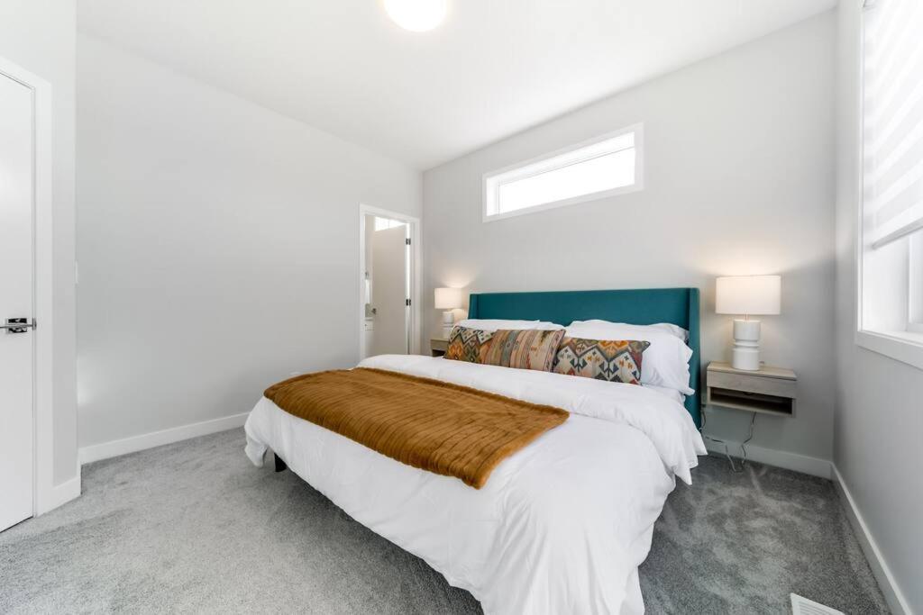 Modern Nordic Escape, 3Br Near Wem & Dt, Aircon & Fireplace, Wifi, Sleeps 6! Edmonton Exterior foto